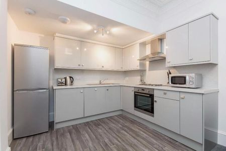 3 bedroom flat to rent - Photo 5