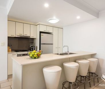 Room to Rent in Beautiful 3 Bedroom Apartment - Photo 3