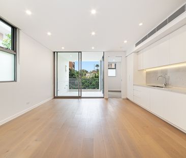 Two Bedroom Apartment with Parking - Unfurnished - Photo 3