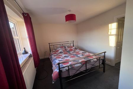 3 bedroom semi-detached house to rent - Photo 5