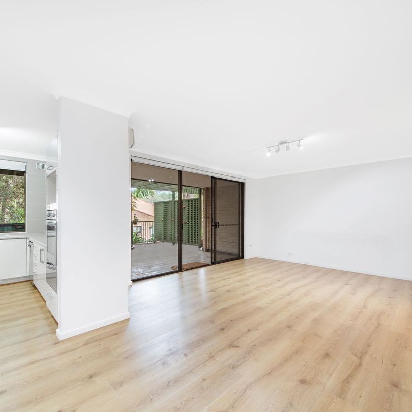 House like Renovated Two Bedroom Oasis - Photo 1