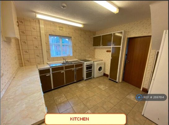 3 bedroom end of terrace house to rent - Photo 1