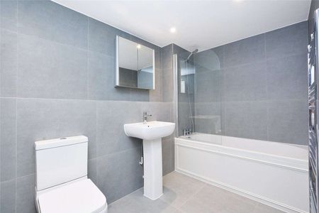 A well-presented two bedroom flat in the heart of West Hampstead. - Photo 2