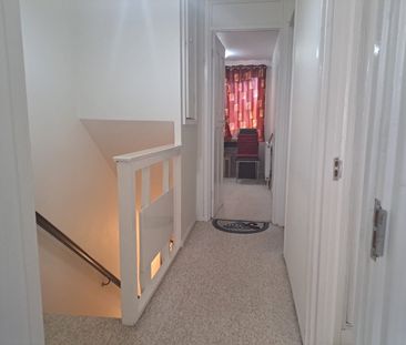 3 Bed Terraced House, Turnpike Link, CR0 - Photo 4