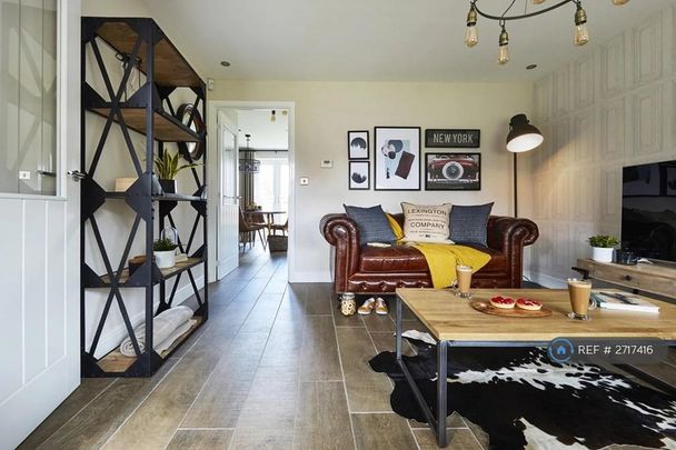 3 bedroom semi-detached house to rent - Photo 1