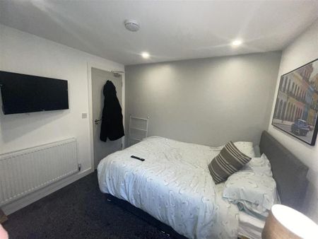 1 bedroom in a house share to rent - Photo 4