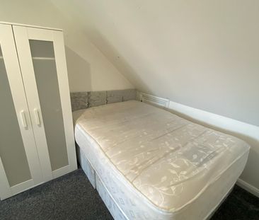 Room in a Shared House, Oakley Road, LU4 - Photo 1