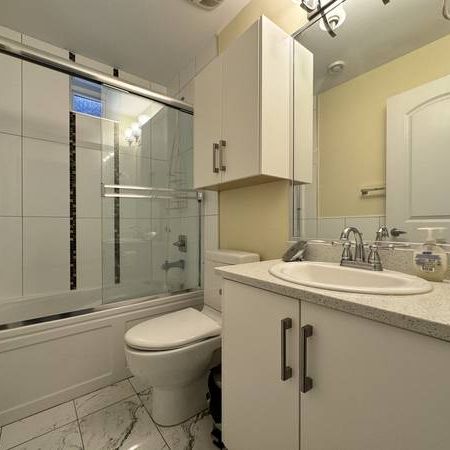 Two bedroom furnished basement suite - Photo 3