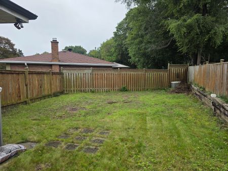 For Lease - 125 weir Crescent, Toronto, Ontario - Photo 3