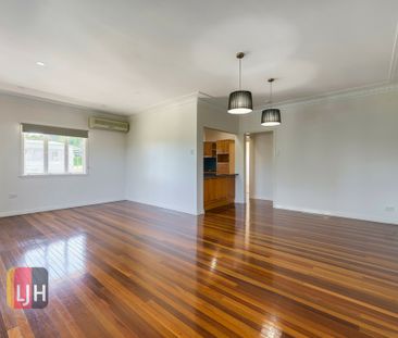 IMMACULATE FAMILY FRIENDLY HOME, IDEAL FOR ENTERTAINING ! - Photo 1