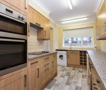 1 bedroom in a house share to rent - Photo 3