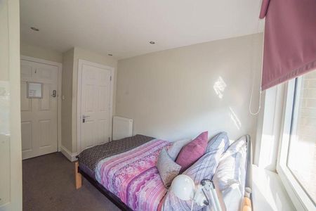 4 bedroom apartment to rent - Photo 2