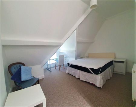 3 Bed Apartment For Rent - Photo 2