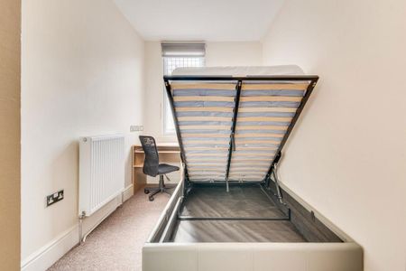 4 bedroom flat to rent - Photo 4