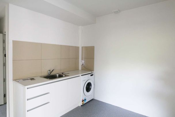 Modern 3-Bedroom Apartment in Mount Wellington Ã¢Â?Â? Move-In Ready! - Photo 1