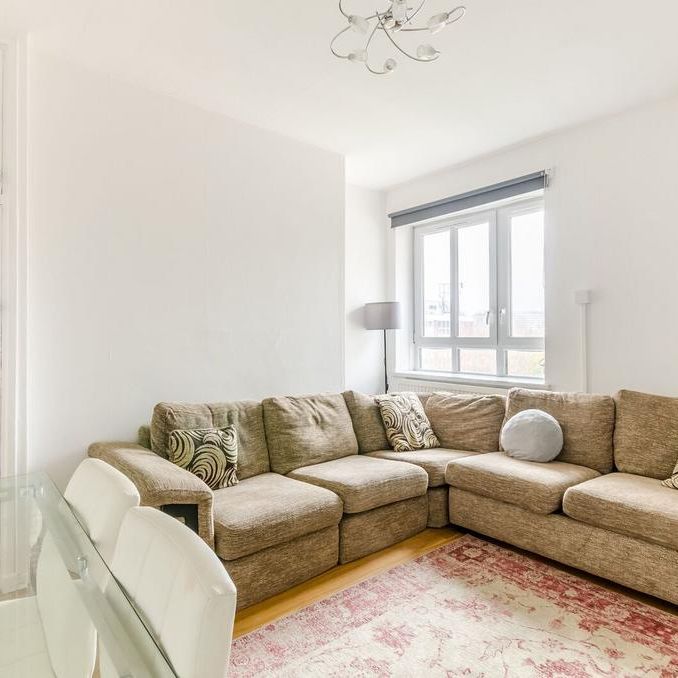 3 bedroom flat to rent - Photo 1