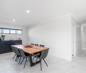 AMAZING, LOW MAINTENANCE 4x2x2 FAMILY HOME - Photo 4