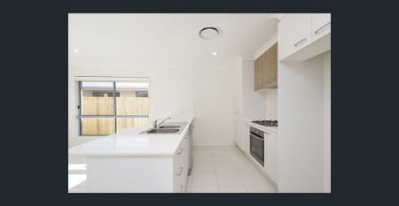 Stunning Family Home - Dual Living Space, Ducted A/C - Photo 4