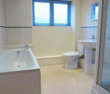 2 bedroom end of terrace house to rent - Photo 6