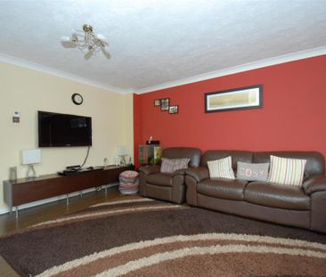 4 bedroom semi-detached house to rent - Photo 3