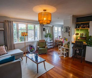 Three Bedrooms, Owhiro Bay - Photo 4