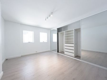 Spacious one-bedroom apartment in heart of Woolloomooloo - Photo 3