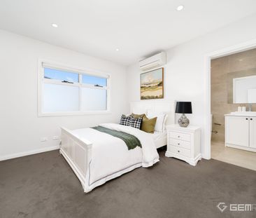 Perfect For Family Size 4 Bedroom Unfurnished Townhouse @Doncaster - Photo 4