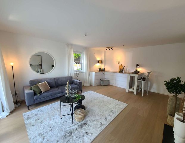 Moderne Erdgeschosswohnung mit Balkon in Lütgendortmund - Photo 1