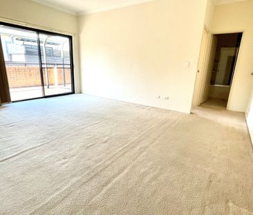 Spacious 1 Bedroom Unit - Photo 1