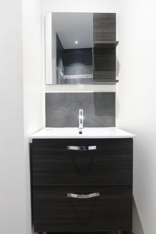 Location Appartement 3 pièces 43m² ST CHAMOND 42400 - Photo 2