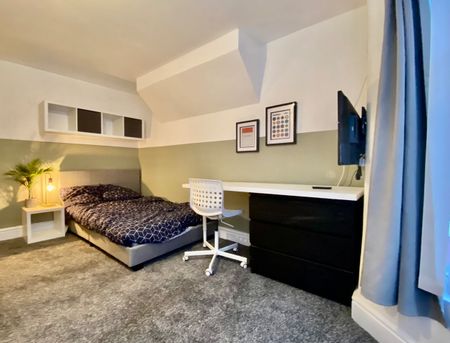 6 Bed Terraced House, Blantyre Road, L15 - Photo 2