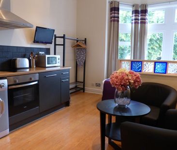 Front Left Room(Whistler), Flat 8, 55/57 Cathedral Road, Cardiff CF... - Photo 3