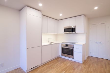4505 Dupuis Avenue - Photo 2