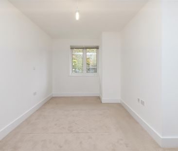 2 bedroom apartment - Photo 2