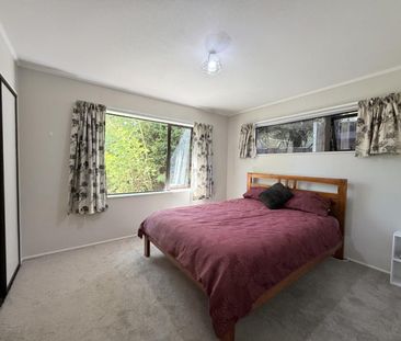 Modern Three-Bedroom Home with Sunroom and Stunning Views - Photo 5