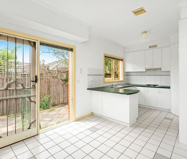 Easy living in great locale - Photo 5