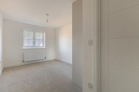 3 bedroom semi-detached house to rent - Photo 2