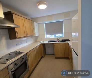 2 bedroom flat to rent - Photo 2