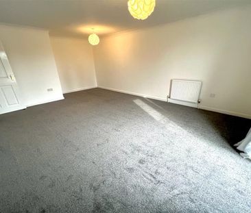 Midanbury Court, SO18 - Photo 3