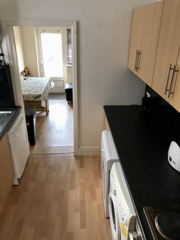 4 bedroom terraced house to rent - Photo 4