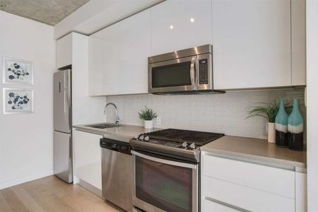 For Lease - 111 Bathurst Street Unit# 408, Toronto, Ontario - Photo 3
