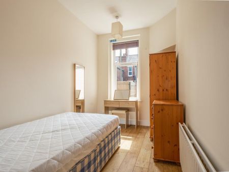 3 bedroom flat to rent - Photo 3