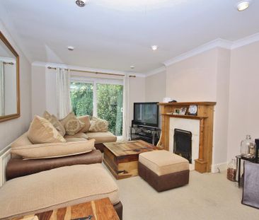 Worplesdon Road, Guildford - Photo 1