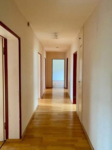 Familien willkommen - sanierte und renovierte 5-Zimmer-Wohnung mit Balkon - Photo 2