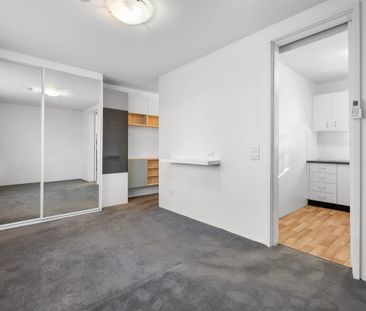 Convenient Studio Apartment - Photo 1
