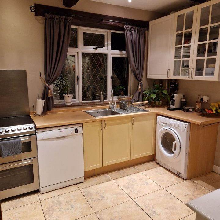 2 Bed Semi-Detached House, Alwyn Close, LU2 - Photo 1