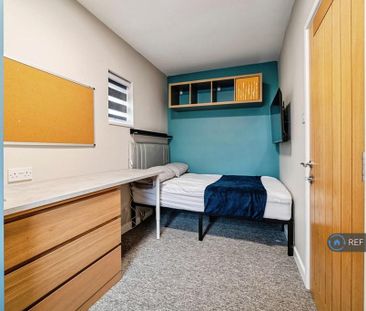 8 bedroom semi-detached house to rent - Photo 6