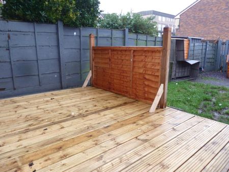 2 bedroom mews to rent - Photo 4