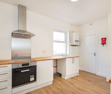 Flat to rent - Lakedale Road, London, SE18 - Photo 6