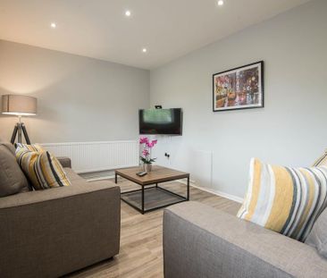 4 bedroom semi-detached house to rent - Photo 2